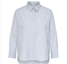 Charger l'image dans la galerie, Only Carmakoma Caroregon blue striped shirt
