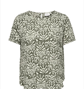 Only Carmakoma Carvica tops