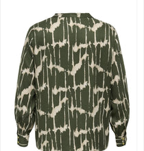 Load image into Gallery viewer, Only Carmakoma green abstract print top
