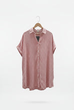 Load image into Gallery viewer, Only Carmakoma loose long shirt
