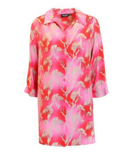 Lade das Bild in den Galerie-Viewer, Signature floral print 3/4 length shirt
