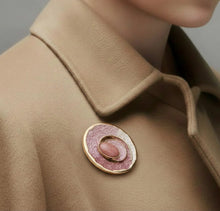 Lade das Bild in den Galerie-Viewer, The Phoebe Magnetic Brooches
