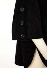Lade das Bild in den Galerie-Viewer, Soft knit batwing jacket with pockets
