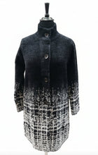 Lade das Bild in den Galerie-Viewer, MXO faux Fur with constant colours Coats
