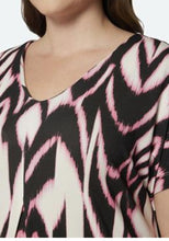 Load image into Gallery viewer, Ciso abstract pattern print top
