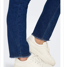 Load image into Gallery viewer, Only Carmakoma skinny fit jeans
