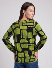 Cargar imagen en el visor de la galería, Signature Green&amp; Black graphic pattern top
