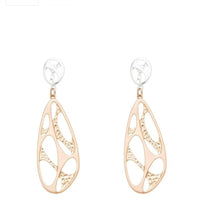 Load image into Gallery viewer, The Liz Oval drop earrings
