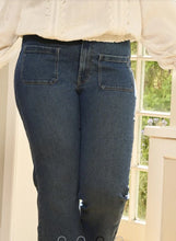 Cargar imagen en el visor de la galería, Only Carmakoma high waist flared fit jeans
