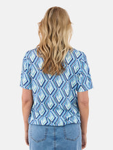 Lade das Bild in den Galerie-Viewer, Brandtex blue graphic pattern print top
