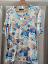 Lade das Bild in den Galerie-Viewer, Signature  blop pattern print tops
