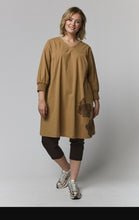 Load image into Gallery viewer, Gozzip Meta tunic dress with floral mofit
