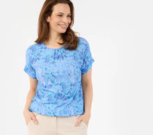 Lade das Bild in den Galerie-Viewer, Signature blue mix pattern print top

