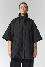 Load image into Gallery viewer, Gozzip black label short sleeved Quilted jacket
