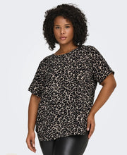 Lade das Bild in den Galerie-Viewer, Only Carmakoma Carvica tops
