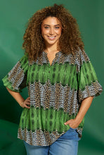 Load image into Gallery viewer, Zhenzi abstract Animal print top
