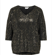 Load image into Gallery viewer, Only Carmakoma fine knit with metallic Foil tops
