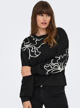 Cargar imagen en el visor de la galería, Only Carmakoma Carodessa floral sweatshirt
