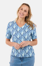 Lade das Bild in den Galerie-Viewer, Brandtex blue graphic pattern print top
