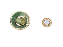 Lade das Bild in den Galerie-Viewer, The Phoebe Magnetic Brooches
