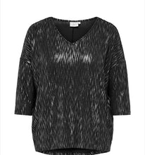 Load image into Gallery viewer, Only Carmakoma fine knit with metallic Foil tops
