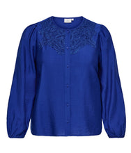 Load image into Gallery viewer, Only Carmakoma Carcamille lace trim shirts
