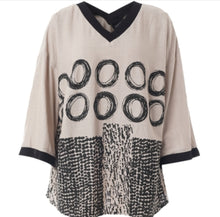 Lade das Bild in den Galerie-Viewer, Gozzip black label Maya abstract circle pattern print top
