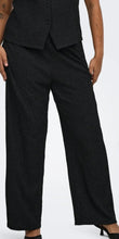Lade das Bild in den Galerie-Viewer, Only Carmakoma Carmilla wide leg glitzy trousers
