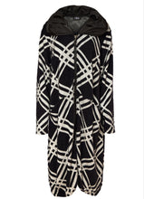 Cargar imagen en el visor de la galería, Ora Geometrical knit with pleated collar
