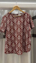 Lade das Bild in den Galerie-Viewer, Only Carmakoma Carvica tops
