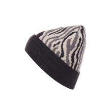 Load image into Gallery viewer, The Truda fine knit Beanies
