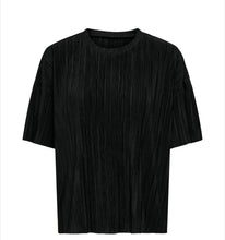 Load image into Gallery viewer, Only Carmakoma Carravenna tops

