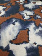 Lade das Bild in den Galerie-Viewer, Signature blue &amp; Brown abstract print top
