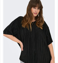 Load image into Gallery viewer, Only Carmakoma Carravenna tops
