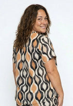Lade das Bild in den Galerie-Viewer, Ciso sand pattern print top
