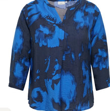 Lade das Bild in den Galerie-Viewer, Only Carmakoma Carcamillie V neck print tops
