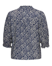 Charger l'image dans la galerie, Only Carmakoma Carraya Navy print shirt
