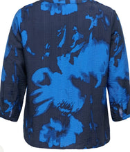 Lade das Bild in den Galerie-Viewer, Only Carmakoma Carcamillie V neck print tops
