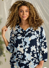 Charger l'image dans la galerie, Zhenzi Sylva floral abstract print tops
