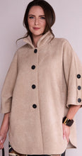 Lade das Bild in den Galerie-Viewer, Soft knit batwing jacket with pockets
