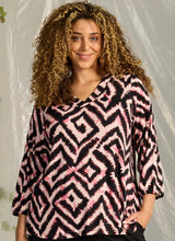 Load image into Gallery viewer, Zhenzi Sylva graphic print pattern Tops
