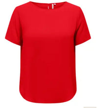 Lade das Bild in den Galerie-Viewer, Only Carmakoma Carvica tops
