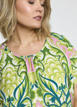 Load image into Gallery viewer, Gozzip Elise graphic pattern print top
