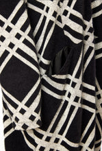 Cargar imagen en el visor de la galería, Ora Geometrical knit with pleated collar
