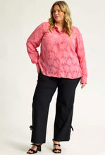 Load image into Gallery viewer, Anyday floral textured blouse
