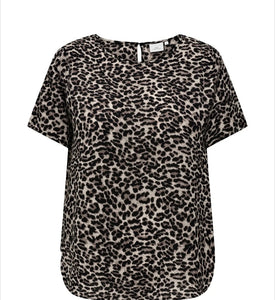 Only Carmakoma Carvica tops