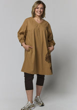 Load image into Gallery viewer, Gozzip Meta tunic dress with floral mofit
