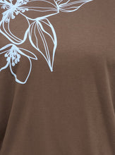 Cargar imagen en el visor de la galería, Only Carmakoma Carodessa floral sweatshirt
