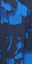 Lade das Bild in den Galerie-Viewer, Only Carmakoma Carcamillie V neck print tops

