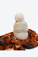 Cargar imagen en el visor de la galería, The Jill Hat &amp; scarf set
